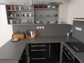 Pronájem bytu s prostornou terasou a garáží pro 2 auta, centrum města., cena 17000 CZK / objekt / měsíc, nabízí SORENT – CB spol. s r.o.