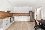 Novostavba 2+kk s terasou, šatnou a komorou | 88,8 m2 včetně terasy | PENB A | České Budějovice - Čakovská, cena 7450000 CZK / objekt, nabízí 