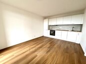 Pronájem bytu 2+kk, 42 m2 s balkonem, 2 sklepní kóje - po kompletní rekonstrukci, cena 14000 CZK / objekt / měsíc, nabízí 