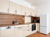 Pronájem zařízeného bytu 2+kk s balkonem a garážovým stáním - B. Smetany, České Budějovice, cena 18000 CZK / objekt / měsíc, nabízí RK Stejskal & Šandera