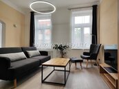 Pronájem kompletně zařízeného bytu 2+1 se zahradou, Komenského, cena 17000 CZK / objekt / měsíc, nabízí HANZLÍKOVÁ REALITY s.r.o.