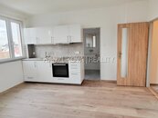 Pronájem zrekonstruovaného bytu 2+kk, (č. 12) Fr. Šrámka, cena 13500 CZK / objekt / měsíc, nabízí HANZLÍKOVÁ REALITY s.r.o.