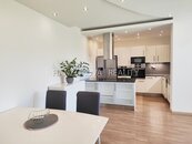 Pronájem částečně zařízeného bytu 2+kk s terasou, byt E.3.02, rezidence DLOUHÁ LOUKA, cena 18000 CZK / objekt / měsíc, nabízí HANZLÍKOVÁ REALITY s.r.o.