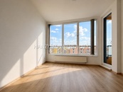 Pronájem moderního bytu 2+kk s lodžií, garážovým stáním a krásným výhledem - Staroměstská, České Budějovice, cena 16000 CZK / objekt / měsíc, nabízí 