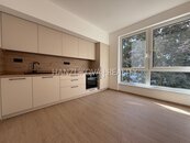 Pronájem novostavby bytu 2+kk s lodžií, byt číslo B.02, residence Hálkova, ČB, cena 15500 CZK / objekt / měsíc, nabízí HANZLÍKOVÁ REALITY s.r.o.
