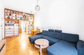 Nabízíme k pronájmu prostorný byt 3+1 v ulici Fr. Šrámka, cena 18000 CZK / objekt / měsíc, nabízí HANZLÍKOVÁ REALITY s.r.o.